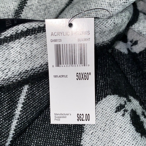 NWT Magaschoni Skull Throw 50x60” - Picture 4 of 4